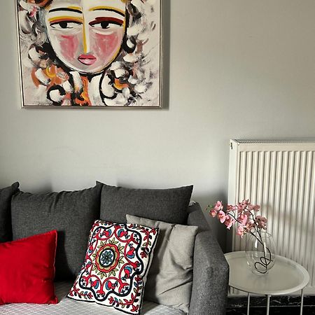 Beautiful Apartment Next To Metro Station Атина Екстериор снимка