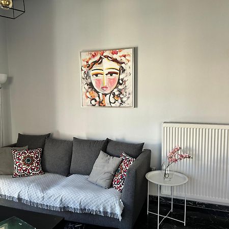 Beautiful Apartment Next To Metro Station Атина Екстериор снимка
