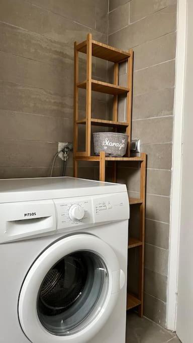 Beautiful Apartment Next To Metro Station Атина Екстериор снимка