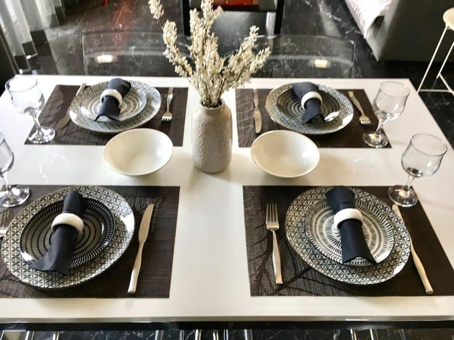 Beautiful Apartment Next To Metro Station Атина Екстериор снимка
