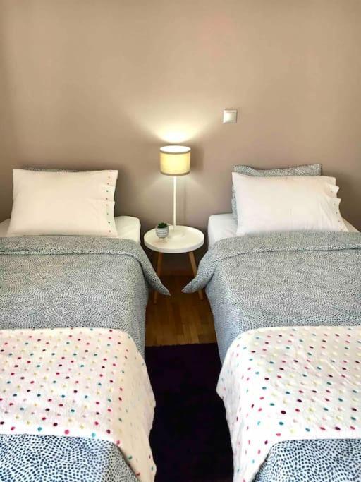 Beautiful Apartment Next To Metro Station Атина Екстериор снимка