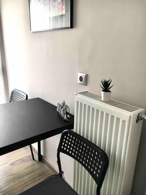 Beautiful Apartment Next To Metro Station Атина Екстериор снимка