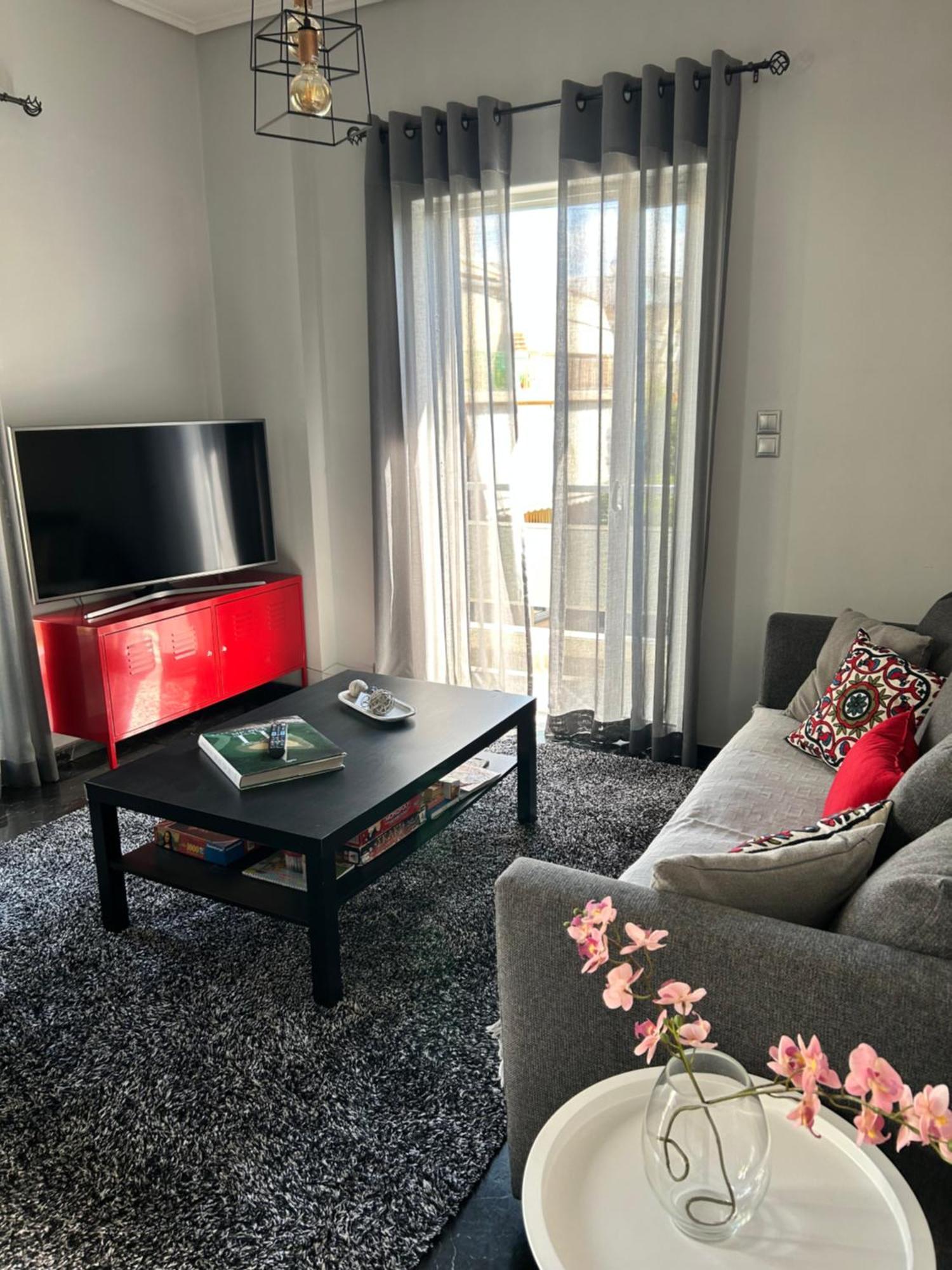 Beautiful Apartment Next To Metro Station Атина Екстериор снимка