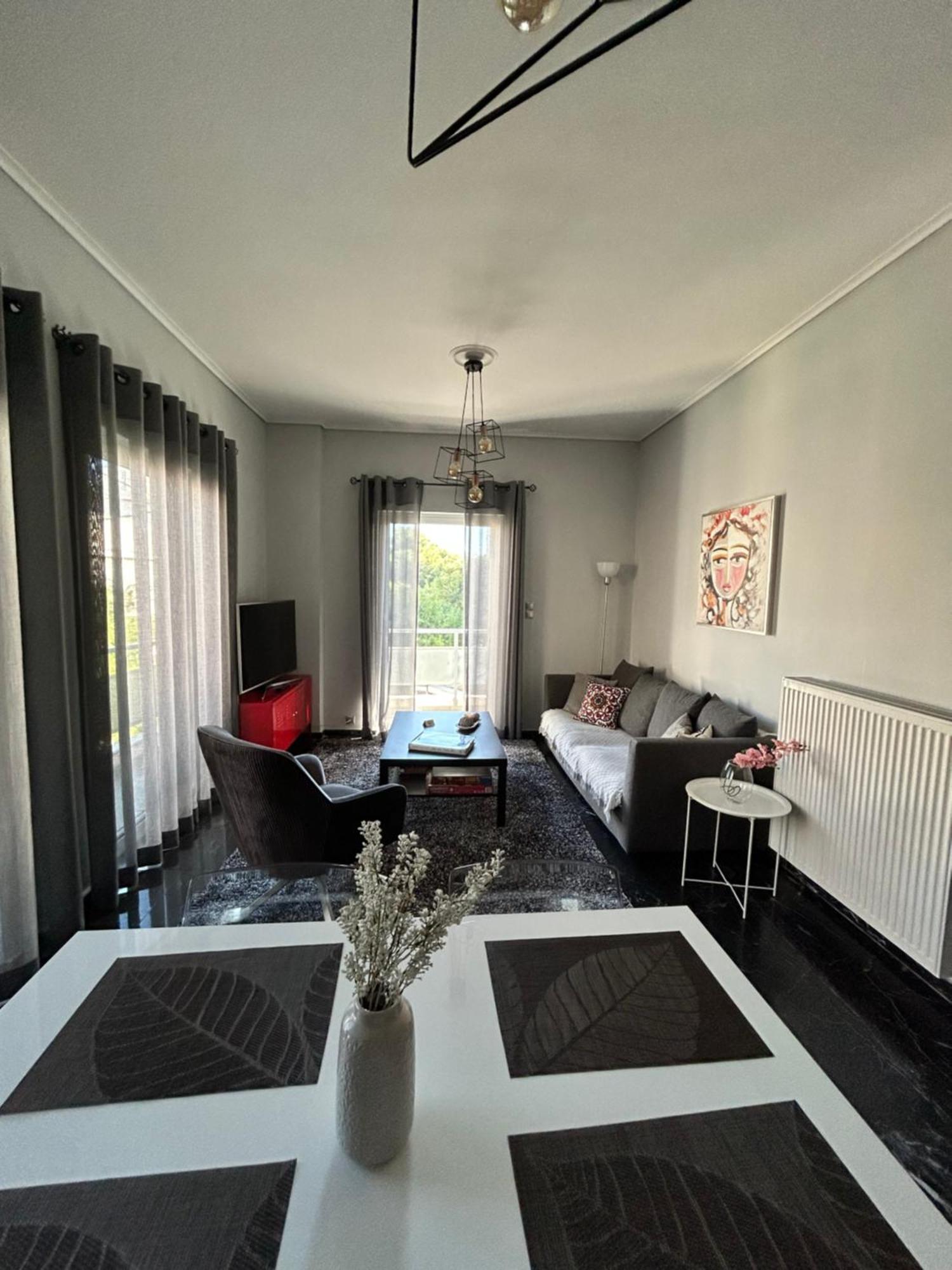 Beautiful Apartment Next To Metro Station Атина Екстериор снимка