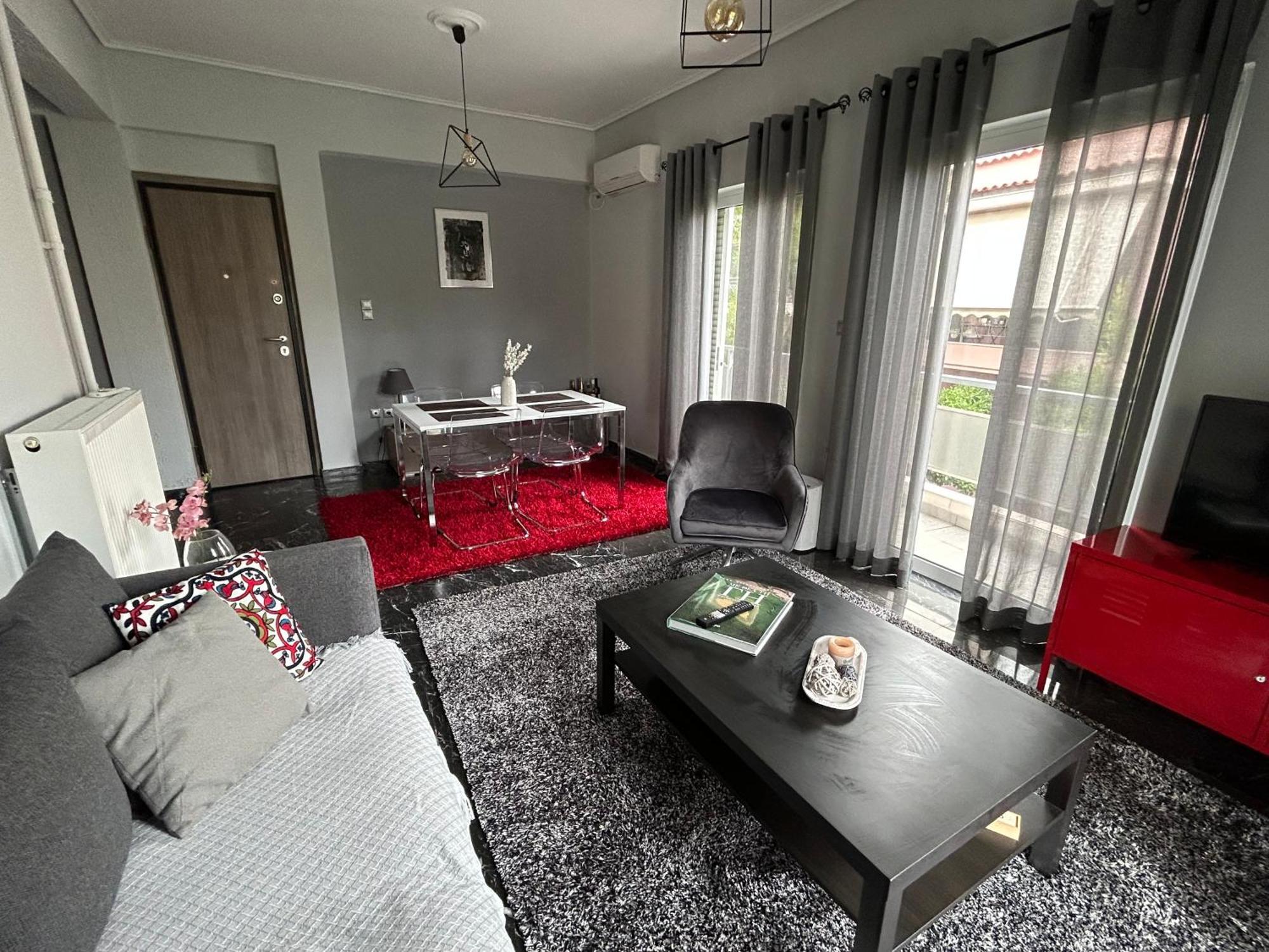 Beautiful Apartment Next To Metro Station Атина Екстериор снимка